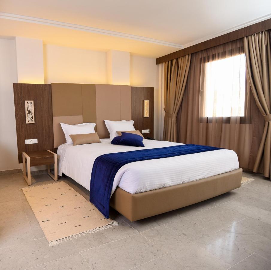 Hotel Lescure Business And Spa Megrine Bagian luar foto